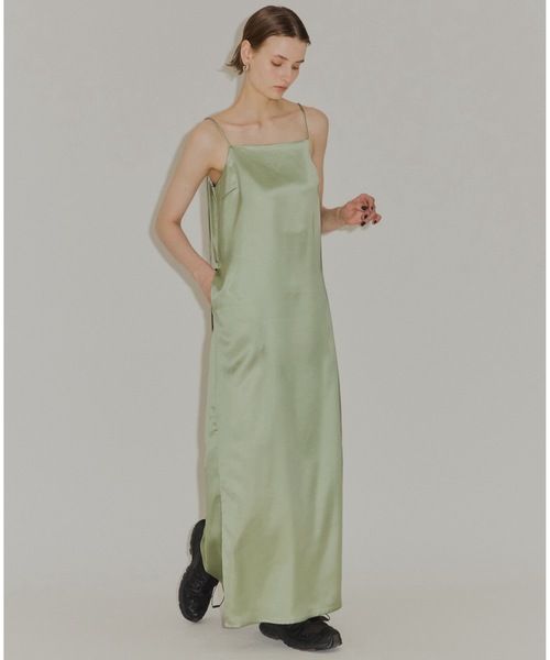 yae ファスナースリットサテンドレス ピンク yae（ヤエ）の「Fastener slit satin dress/ファスナースリット