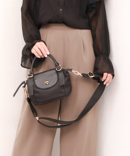 Perche 2wayショルダーバッグ 【新品・未使用】 perche（ペルケ） ショルダーバッグ バッグ perche / ナイロン×牛革