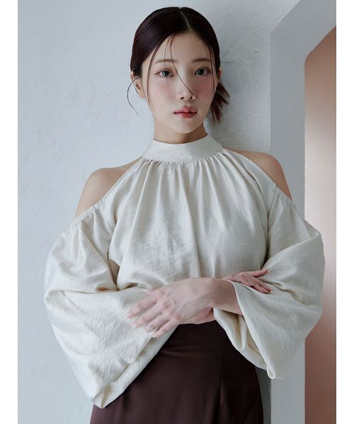 メグコ新品 roughlow 23S/S ショルダーリボンブラウス 新品】roughlow ショルダーリボンブラウス - メルカリ