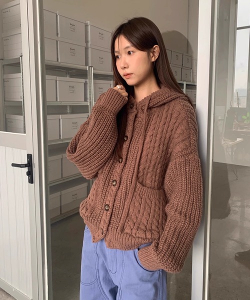 23区・ブラウン ケーブル編み フード付きカーディガン GEMEDA カーディガン 「秋冬新作」フード付きケーブルニット