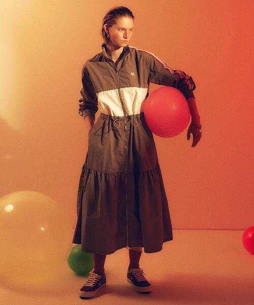 CONVERSE TOKYO ワンピース SIDE LINE TRACK TIERED DRESS : ZOZOTOWN