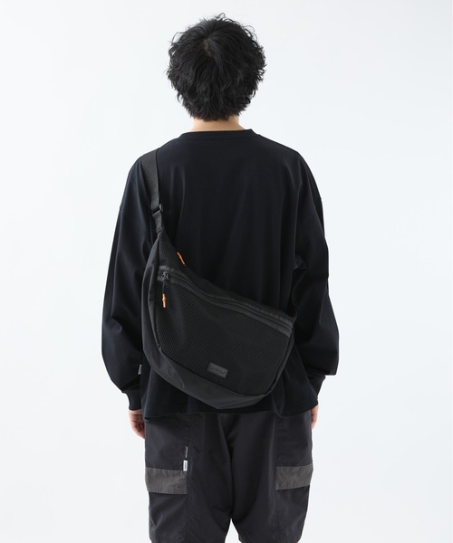 meltum メッセンジャーバッグ　カラビナ付き　ブラック meltum | メルタム NYLON MESSENGER BAG