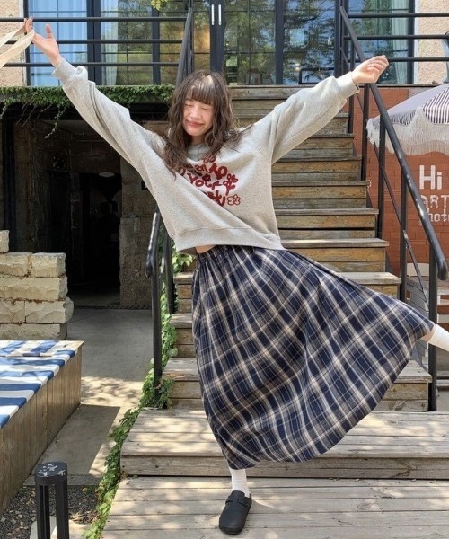 DIAVEL トレーナー スウェット もこもこ立体刺繍スウェット /Listen to