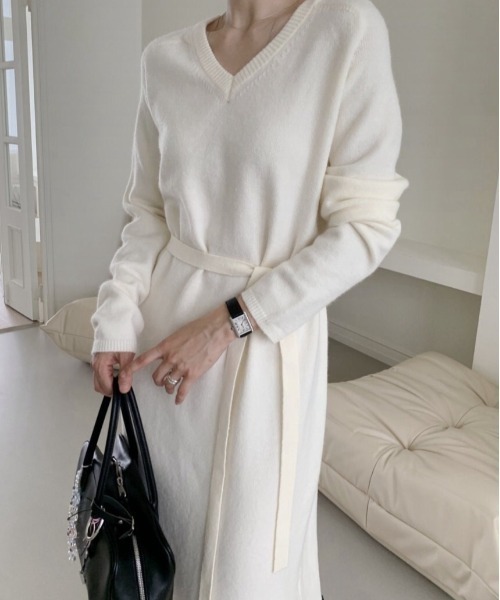 Aelina ワンピース Vネックベルト付きロングニットワンピース
