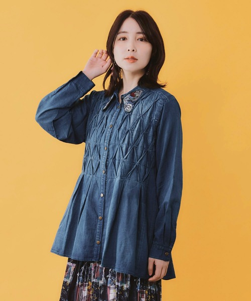 【本日削除‼️】新品未使用　スローブイエナ　ホリデイ刺繍シャツ　ブルー ScoLar Parity（スカラーパリティ） ブラウス シャツ 562220：蝶襟刺繍