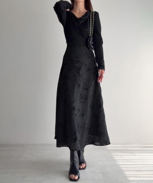 ビジューとリボンが美しくオシャレな花柄スカートのロングドレス 花柄カラフルティアードフリルマキシドレス/山崎みどり - カラードレス