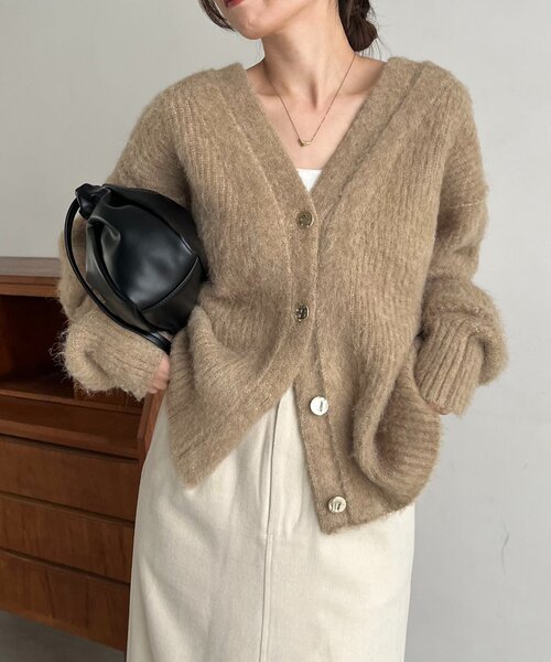 カプリシュレマージュ　ニュアンスボタンレイヤード風カーディガン　アイボリー カプリシューレマージュ ニュアンスボタンレイヤード風カーディガン