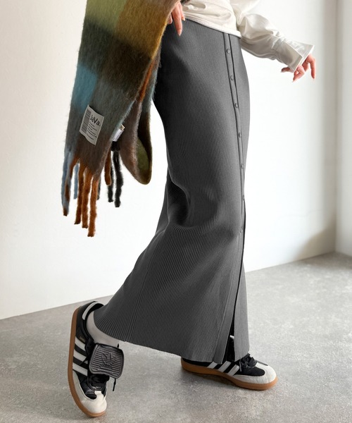 classicalelf スカート 前後2wayで着まわせる！配色ボタンラインリブ