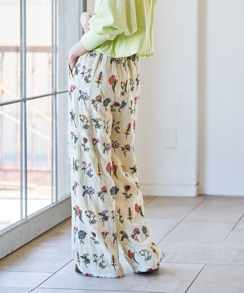 ワイドパンツ パンツ モチーフ刺繍パンツ レディースの画像