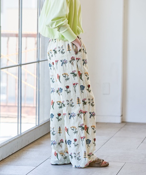 ワイドパンツ パンツ モチーフ刺繍パンツ レディースの画像