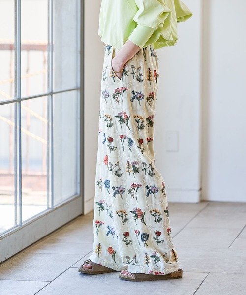 ワイドパンツ パンツ モチーフ刺繍パンツ レディースの画像
