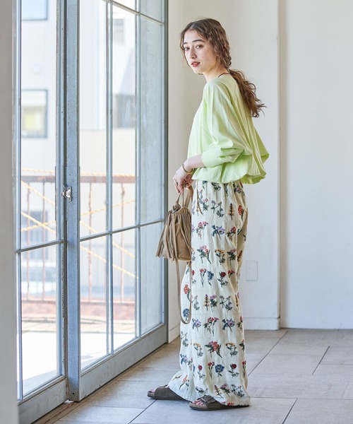 ワイドパンツ パンツ モチーフ刺繍パンツ レディースの画像