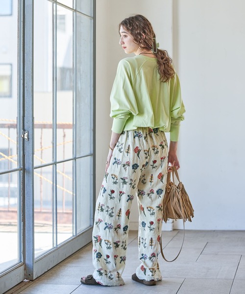 ワイドパンツ パンツ モチーフ刺繍パンツ レディースの画像