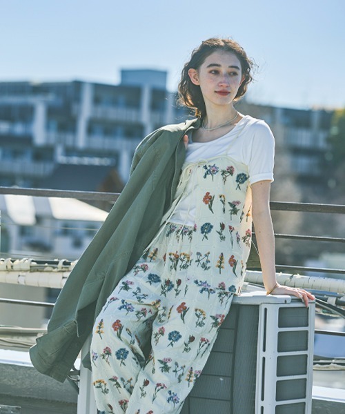 ワイドパンツ パンツ モチーフ刺繍パンツ レディースの画像