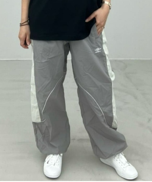 新品☆umbro シャカシャカ パンツ O umbro（アンブロ） ワイドパンツ パンツ ナイロンウーブンワイドパンツ