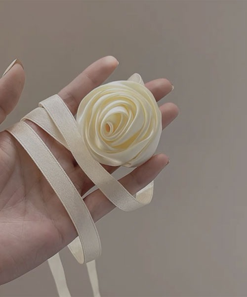 VIBGYOR Women チョーカー 「resonance」バラモチーフ サテンリボン