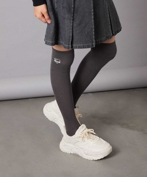 a.v.v（アー・ヴェ・ヴェ） 靴下 「KIDS」ハート刺繍ニーハイソックス