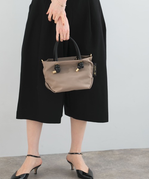 VIOLADORO ベージュハンドバッグ VIOLAd'ORO（ヴィオラドーロ） ハンドバッグ - ベージュ レディース