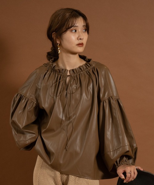 Amiur（エミレ） シャツ ブラウス leather volume blouse レディース