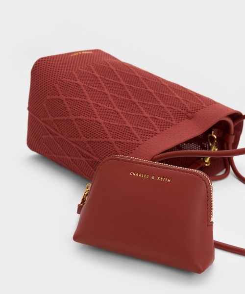 CHARLES & KEITH バーガンディ ショルダーバッグ Rachel レイチェル イロンゲイテッドマルチポケットショルダー