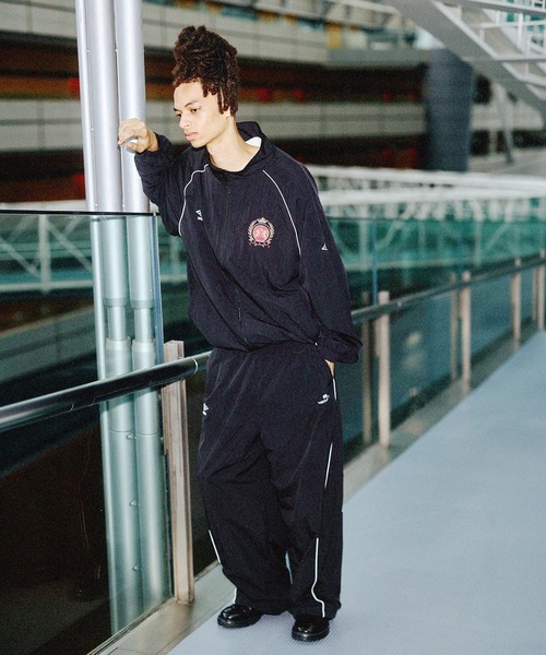 UMBRO 別注　ナイロンパンツ　ブラック　ドローコード付き　アンブロ umbro（アンブロ） ワイドパンツ パンツ UMBRO別注 ドローコード