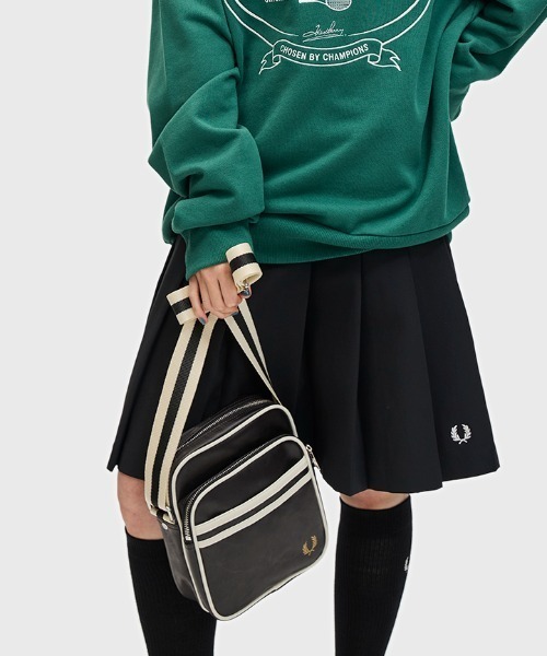 【マストハブ】FRED PERRY Classic Side Bag ショルダーバッグ マストハブ】FRED PERRY Classic Side Bag ショルダーバッグ