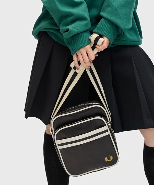 Fred Perry クラシックショルダーバッグ 黒 Classic Shoulder Bag／クラシックショルダーバッグ（ショルダー