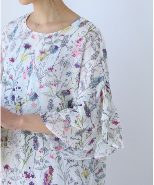 tシャツ フレア袖と花の塗り絵トップス レディース