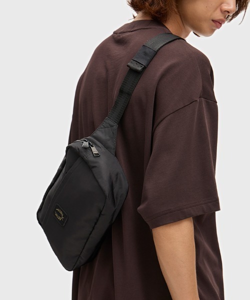 FRED PERRY（フレッドペリー） ウエストポーチ Crinkle Nylon