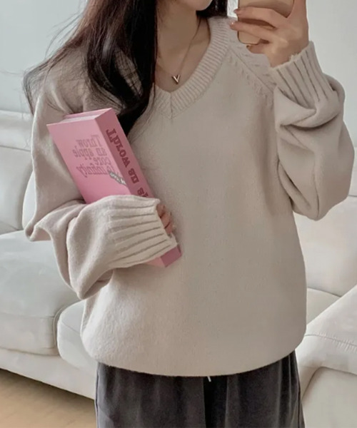 new balance レディース Vネックセーター　新品 23区（ニジュウサンク） ニット セーター カシミヤブレンド Vネック