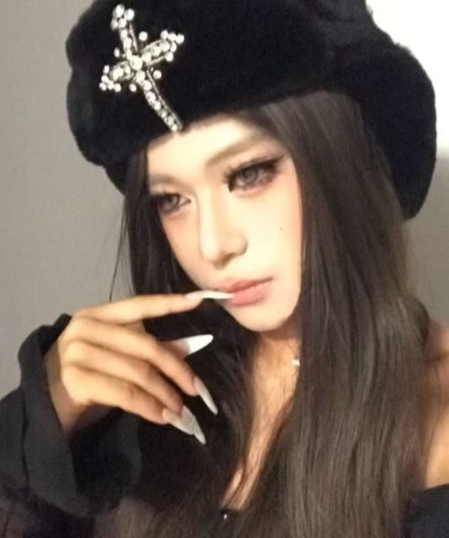 ViViDAY キャップ 帽子 十字架ビジューふわふわフェイクファーフライト