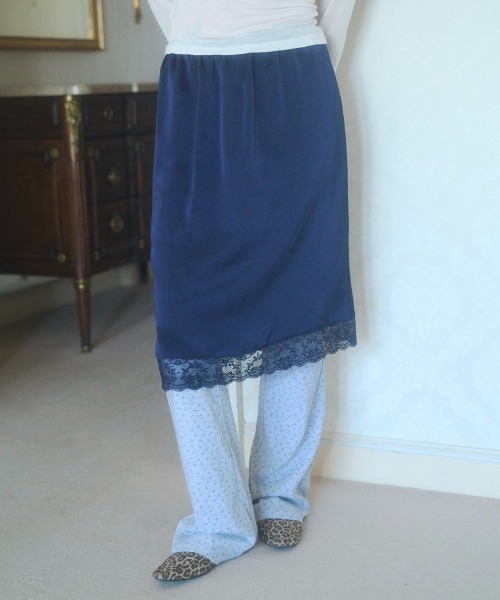 マチャット　レースサテンスカート（ネイビー） chernyy スカート satin lace midi skirt / サテンレースミディ