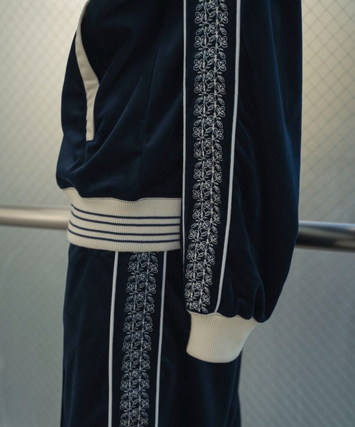 Camphor wood ジャージ velvet flower embroidery line track
