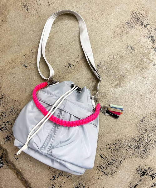 【極美品】kurunTokyoWaterproofLinenLamecloth cheek（バッグ） トートバッグ 「cheek / チーク」kinchaku code