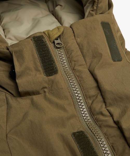 ダウンジャケット ダウン LATITUDE JACKET メンズの画像