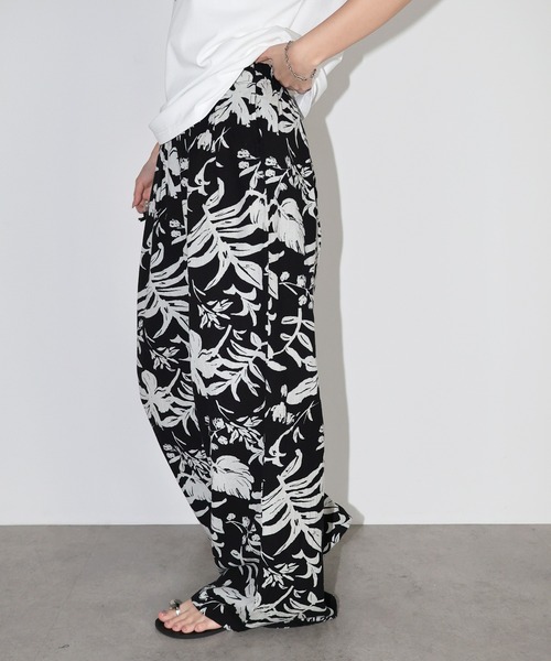 【美品】モノクロリーフ柄イージーパンツ リーフ柄イージーパンツ | ファッション通販サイト NUGU