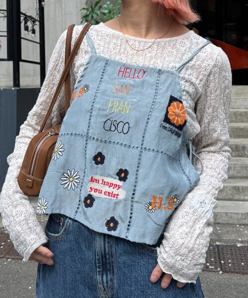 ブラウス シャツ 「HELLO.SANFRANCISCO」indiaオリジナル刺繍サテンキャミ レディース HELLO.SANFRANCISCO ブラウス シャツ 「HELLO.SANFRANCISCO