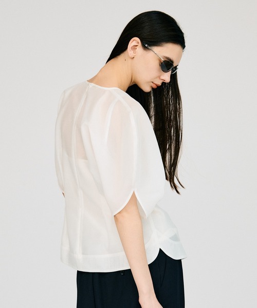 ブラウス シャツ 「2026Summer Pre-Order」オーガンジーパフトップ / Organza Puff-Sleeve Top レディースの画像