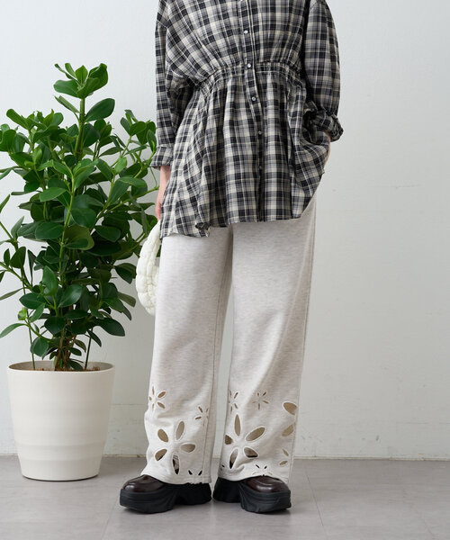 w closet パンツ 「2サイズ展開」フラワーアイレットスウェット