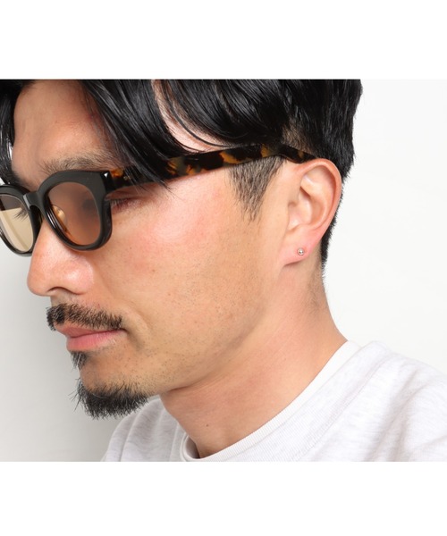 VIVIFY ピアス/M/アラベスク/k18ゴールドポスト/ゴールドダスト VIVIFY ピアス/M/アラベスク/k18ゴールドポスト/ゴールドダスト