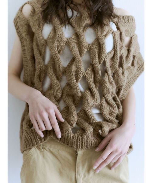 ungridハンド刺繍モチーフベスト新品 セール】透かし編みデザインハンドニットベスト（ニット/セーター