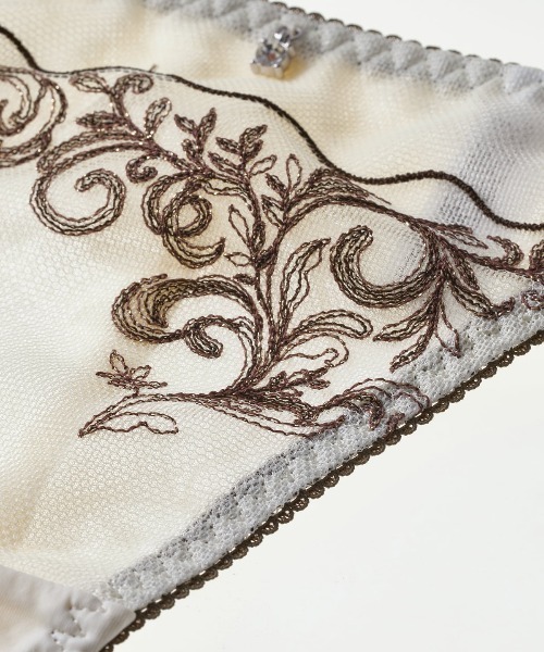 チュチュアンナ（tutuanna） ショーツ 「脇肉0ブラ」刺繍Tバック