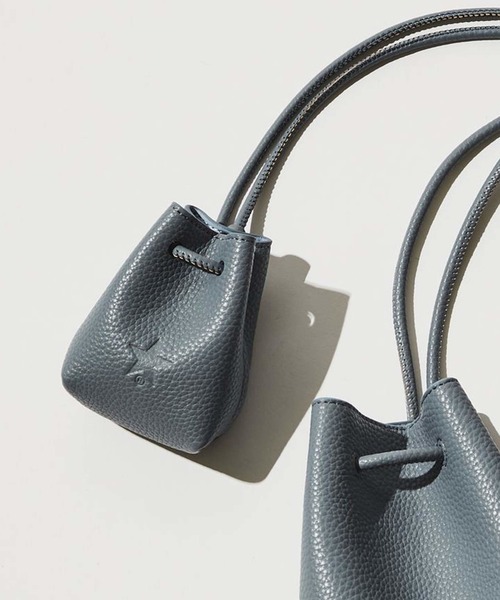 美品CONVERSE　TOKYOシュリンクレザーショルダーバッグ グレー Pick up】LEATHER MINI BAG｜CONVERSE TOKYO (コンバース