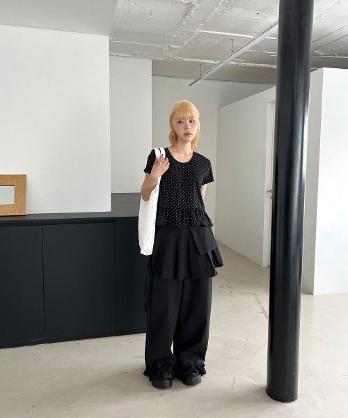 Hillda ドット柄フリル付き黒半袖Tシャツ HILLDA ブラック ドット柄 Tシャツ - メルカリ
