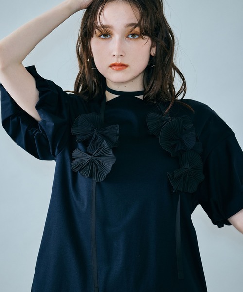 Audie a Muses（オーディア ミューズ） tシャツ フラワーモチーフヒモ