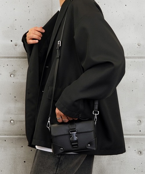 黒い合成皮革ショルダーバッグ ショルダーバッグ ミニ 調整可能ストラップ 合皮スクウェア メンズ