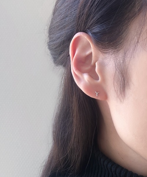 BLOOM（ブルーム） ピアス K10 ホワイトゴールド ダイヤモンド クロス 