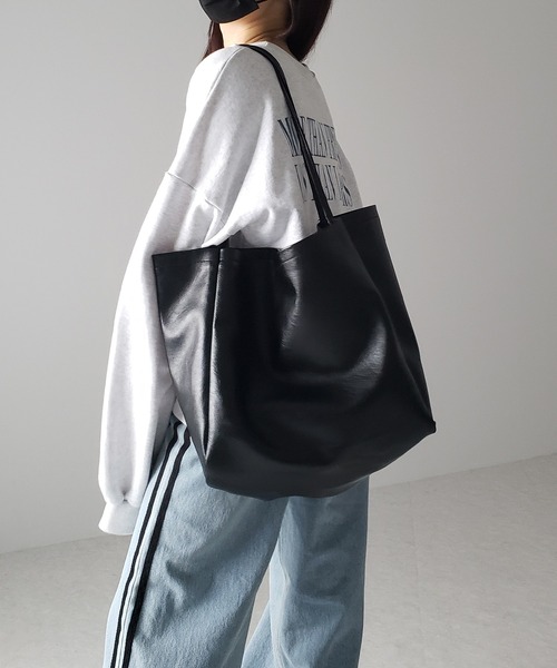 セレブ愛用 ■TOTEME■ トートレザーバッグ TOTEME Tロックスムーズレザーバッグ (toteme/トートバッグ