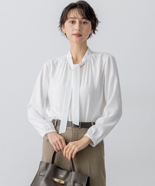 【洗える】 バックサテンアムンゼン キーネック ブラウス ＊新品タグ付き＊ ブラウス シャツ 「洗える」バックサテンアムンゼン ボウタイ