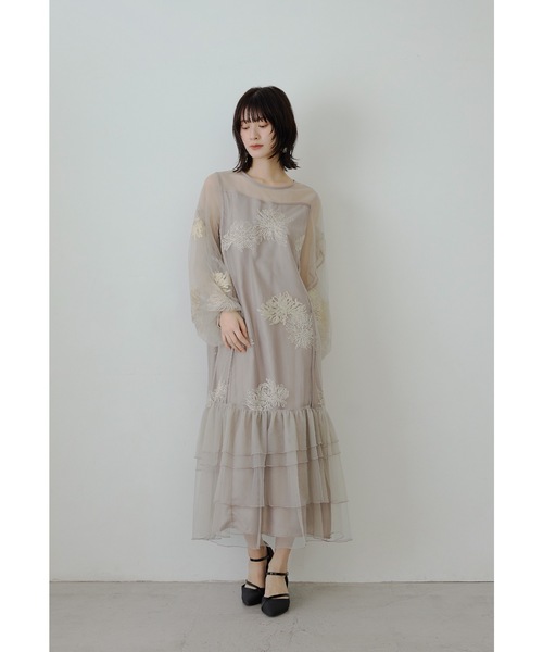 niana フラワー刺繍ティアードフリルドレス　パーティドレス　マタニティ　M niana（ニアナ） ドレス フラワー刺繍ティアードフリルドレス Aライン